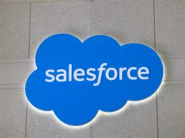 مجموعة قراصنة تطلق موقع تسريبات لابتزاز 39 ضحية بعد سرقة قواعد بيانات Salesforce