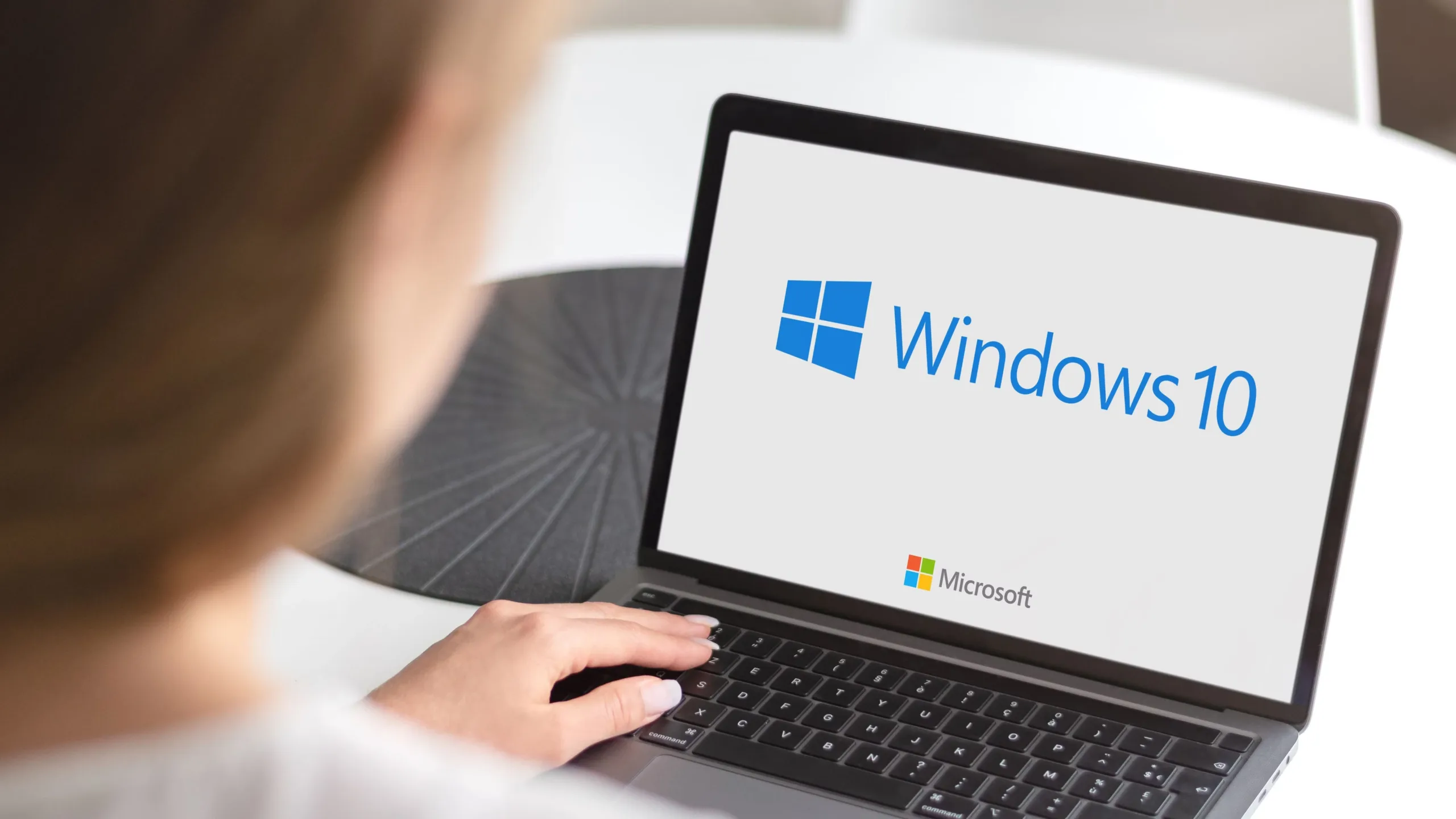  قبل أيام من انتهاء دعمه الرسمي، ملايين مستخدمي Windows 10 يواصلون الاعتماد عليه
