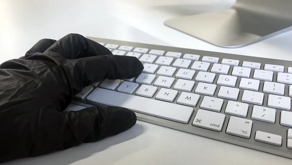 انتحال صفة كتاب برامج تلفزيونية كورية لاختراق الضحايا ونشر برمجيات خبيثة