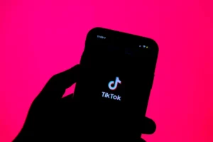 تقرير: شراء التفاعل الوهمي على منصة TikTok يهدد بحظر الحسابات وسرقتها