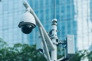 أداة Flock الجديدة للشرطة: حين يحول الذكاء الاصطناعي أنماط الحركة إلى شبهات جنائية