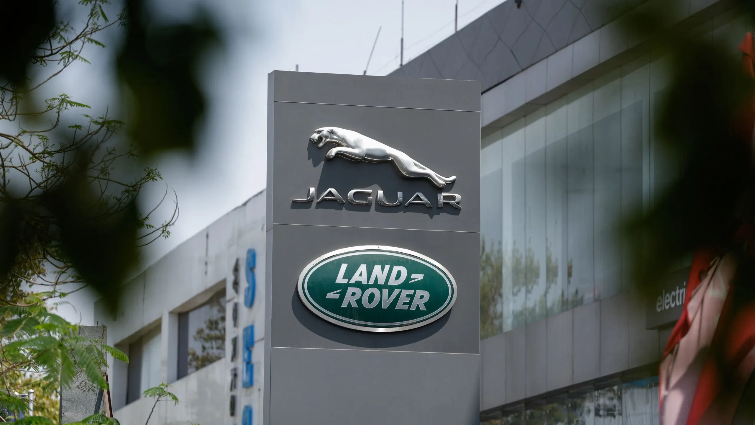 خسارة تاريخية تتجاوز 1.9 مليار جنيه لبريطانيا بفعل هجوم Jaguar Land Rover السيبراني