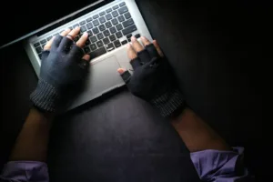 نصف الموظفين حول العالم لا يميزون بين رسائل التصيد المدعومة بالذكاء الاصطناعي والبشرية