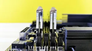 هجوم Phoenix يكشف ثغرات في ذواكر DDR5 ويتيح تصعيد امتيازات بآلية مزامنة ذاتية