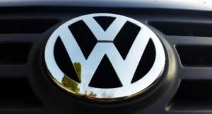شركة Volkswagen تحظر تطبيقاتها عن أنظمة أندرويد المعدلة