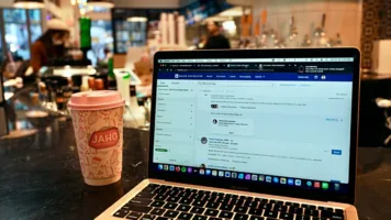 حملة تجسس مرتبطة بإيران تستدرج موظفين عبر LinkedIn وتخترق 34 جهازاً في 11 شركة اتصالات