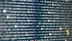 حملة تجسس سيبراني تستهدف العسكريين الروس والبيلاروس وتستنسخ أساليب Sandworm