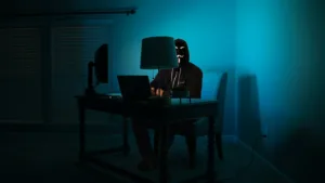 دودة ذاتية النسخ تصيب أكثر من 180 حزمة npm في هجوم متطور على سلاسل الإمداد
