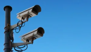 باحثون يطورون نظاماً يتيح طمس وجوه المارة في الفيديوهات الملتقطة لهم قبل تخزينها