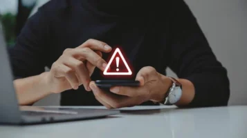 قوة النص تهزم واقعية الصوت: المنهجية الجديدة للتصيد الصوتي بالذكاء الاصطناعي
