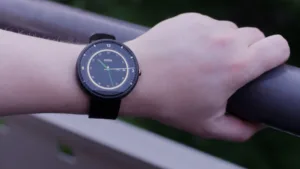 ثغرة في Google Messages على Wear OS تتيح لأي تطبيق إرسال رسائل نيابة عن المستخدم