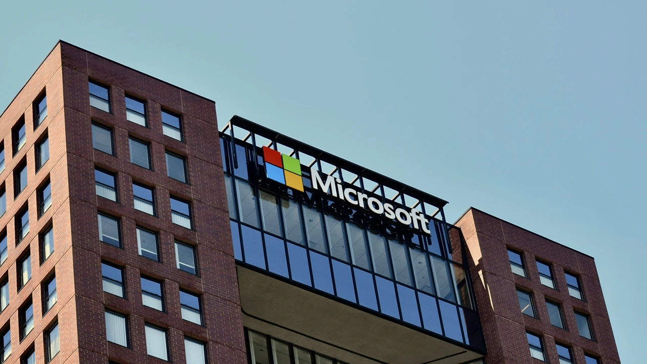 ثغرة حرجة في Microsoft Entra ID سمحت بالاستيلاء الكامل على مستأجري الشركات