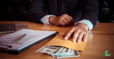 كيف يستثمر مجرمو الإنترنت أموالهم غير المشروعة في الأعمال التجارية التقليدية؟