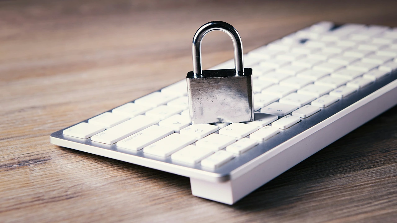 توقعات مدراء الأمن السيبراني السحابي في جوجل لعام 2026: ذكاء اصطناعي وكيل، وفوضى الهوية، وتحول مجلس الإدارة نحو “الصمود”