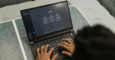 محادثات ChatGPT المنشورة تظهر في نتائج غوغل وOpenAI تلغي ميزة البحث