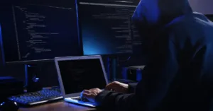 تفكيك عصابتين بعد اختراقهما أكثر من 450 شركة أميركية وجمع 370 مليون دولار