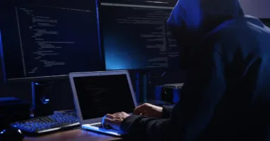 تفكيك عصابتين بعد اختراقهما أكثر من 450 شركة أميركية وجمع 370 مليون دولار