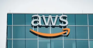 ثغرة خطيرة في AWS ECS تمكّن الحاويات من اختطاف أدوار IAM دون كسر العزل