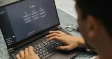 باحثون من هارفارد يكشفون تحيزات في أنظمة الحماية بـ ChatGPT تؤثر على استجابات النموذج